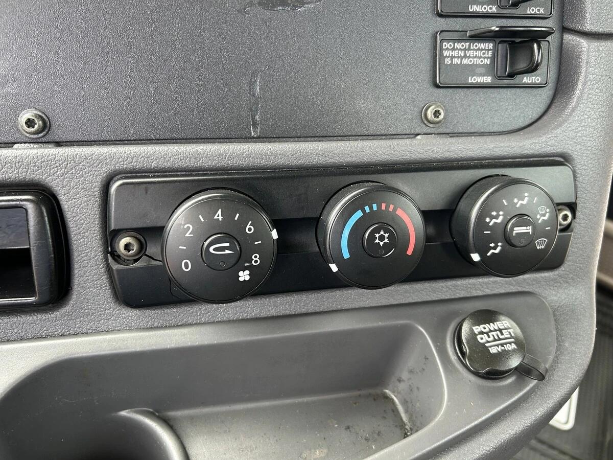 2014 Freightliner Cascadia — photo 21