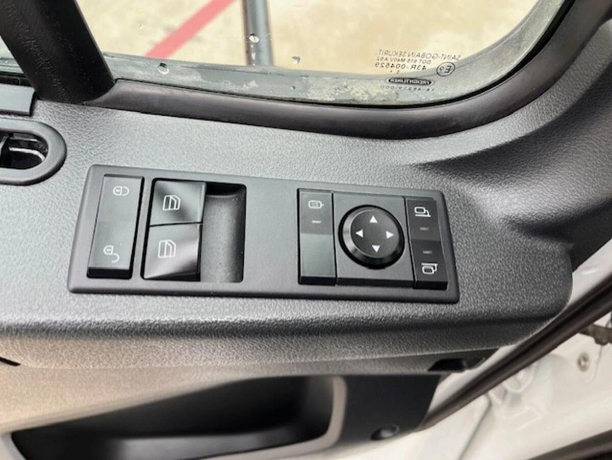 2027 Freightliner M2 106 — photo 13