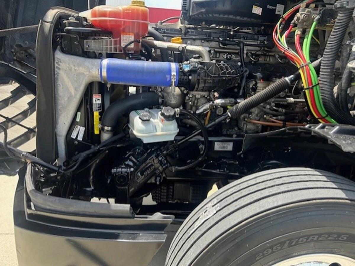 2022 Freightliner Cascadia — photo 14