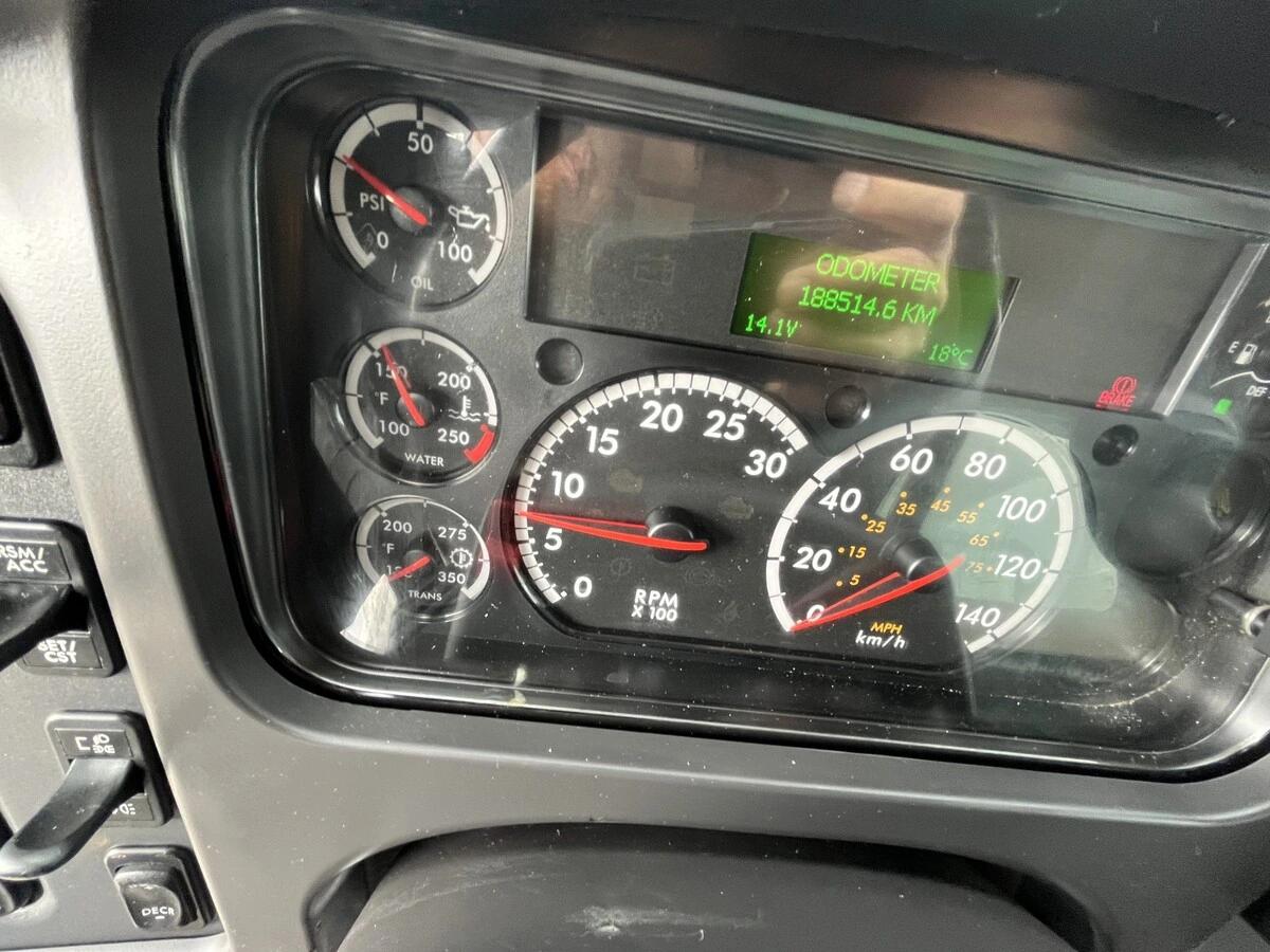 2022 Freightliner M2 106 — photo 21