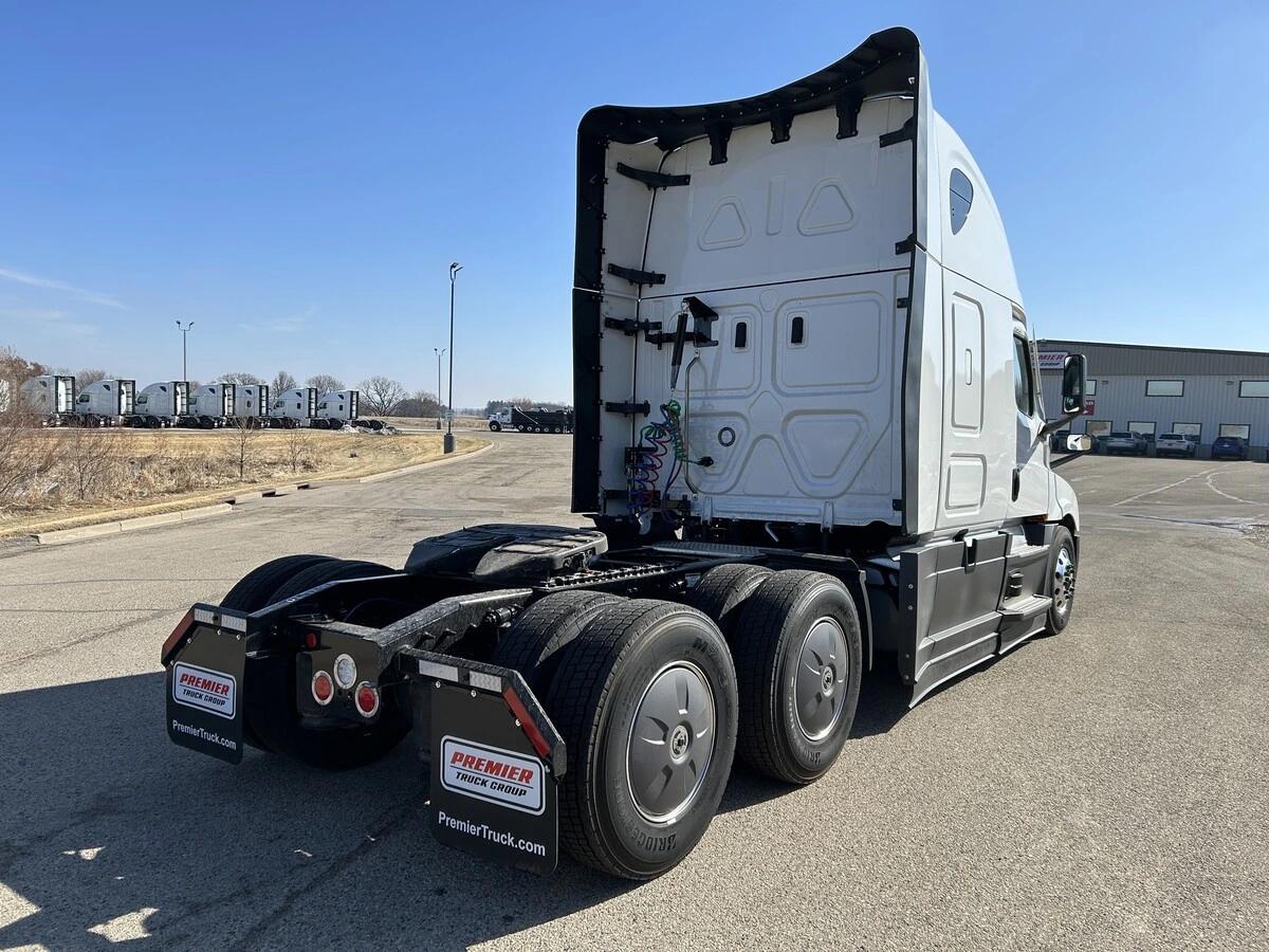 2026 Freightliner Cascadia in Roberts, WI — photo 5