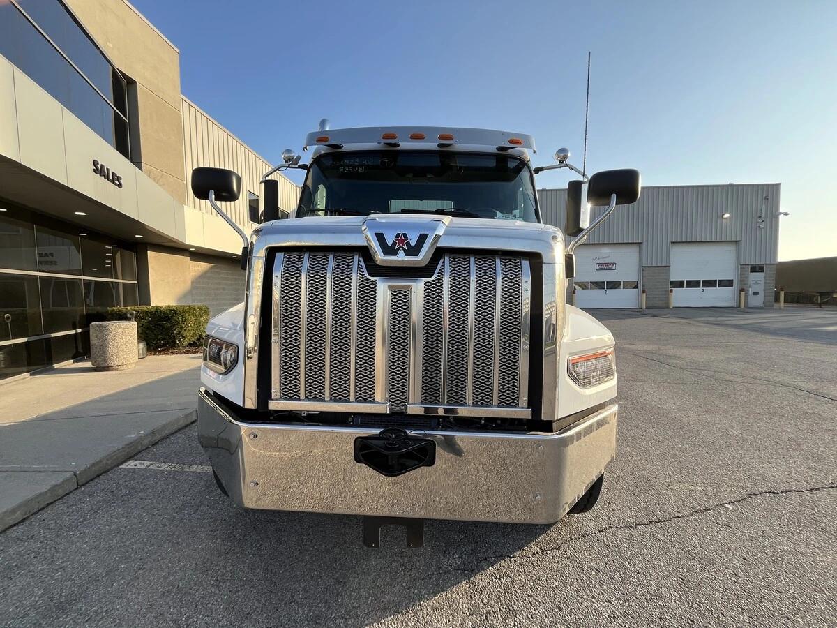 2027 Western Star 47X — photo 2