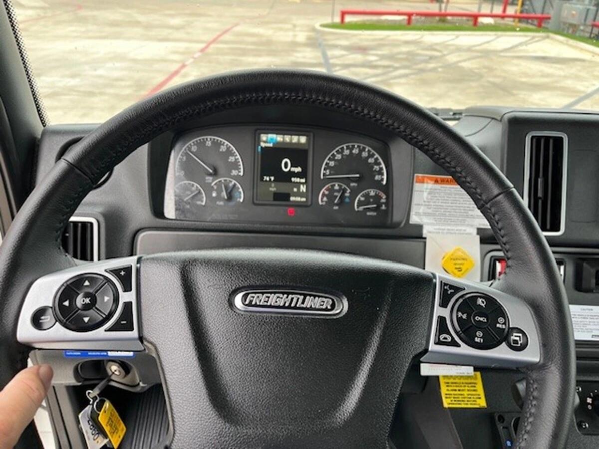 2027 Freightliner M2 106 — photo 11
