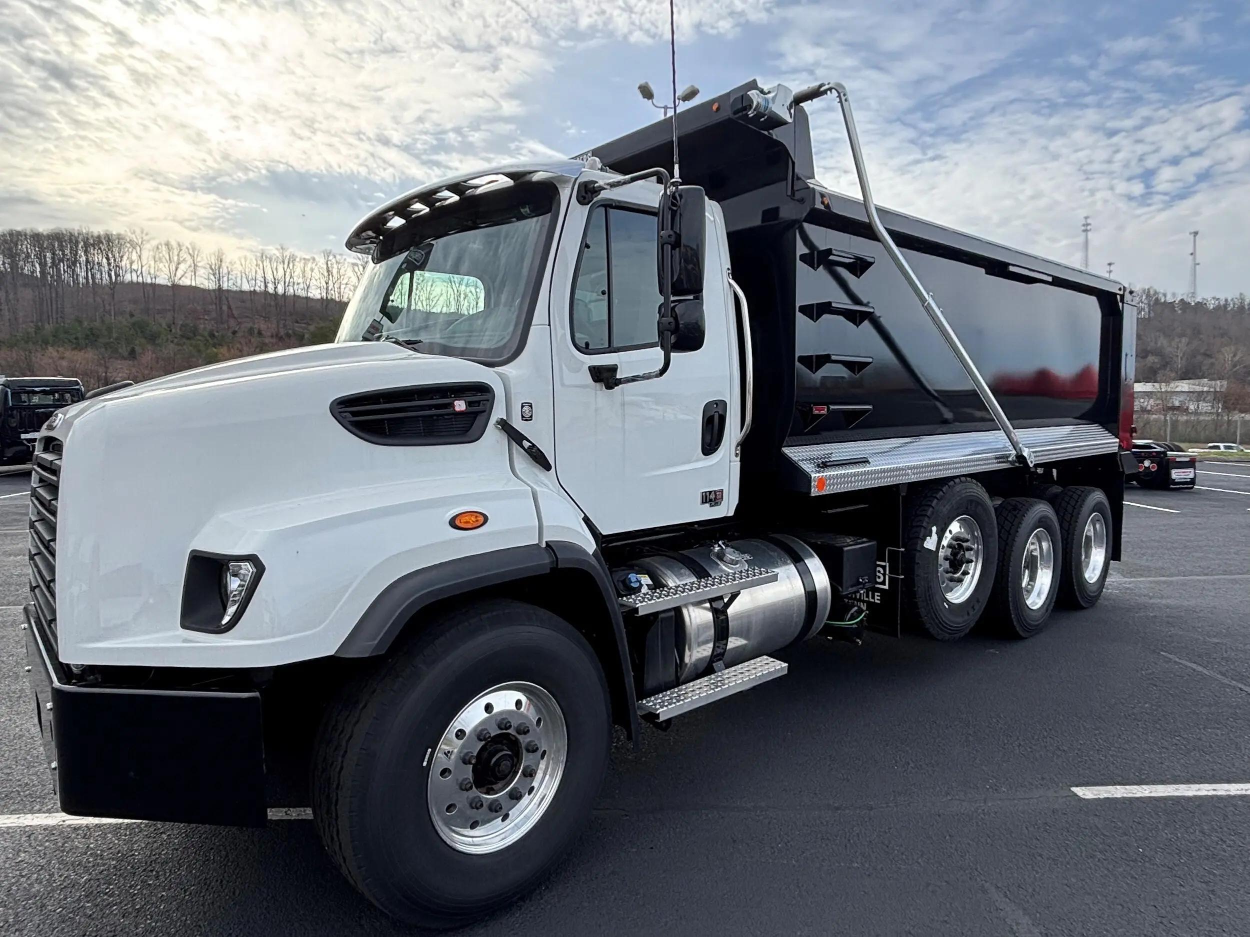 2025 Freightliner 114SD in Knoxville, TN — photo 3