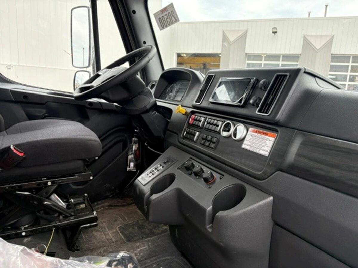 2027 Freightliner M2 106 — photo 11