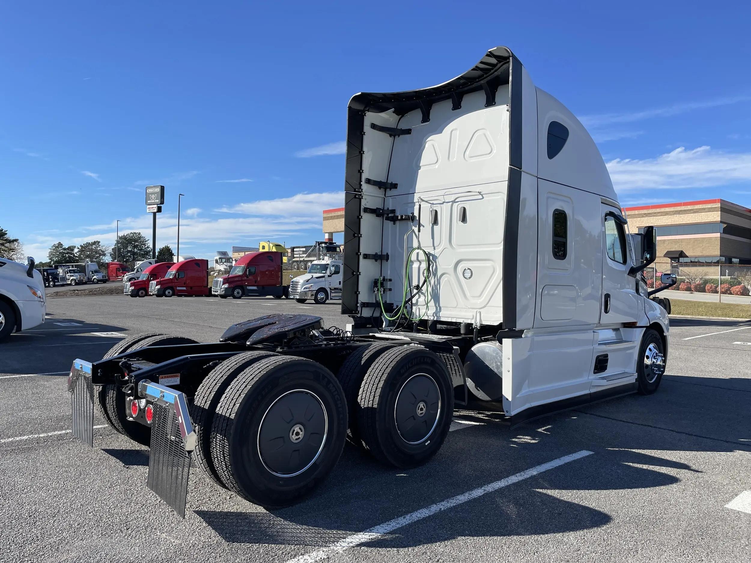 2026 Freightliner Cascadia in Chattanooga, TN — photo 7