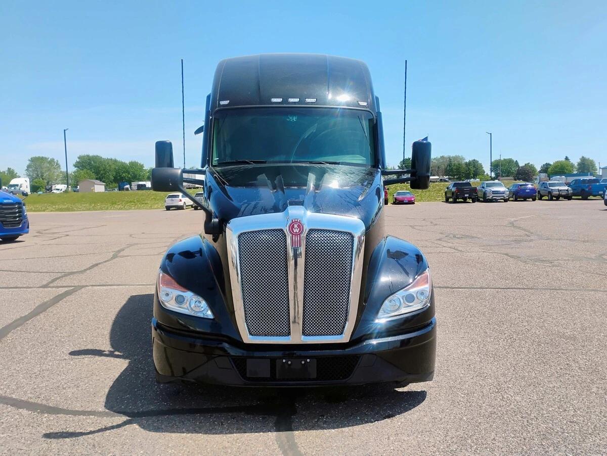 2023 Kenworth T680 — photo 2