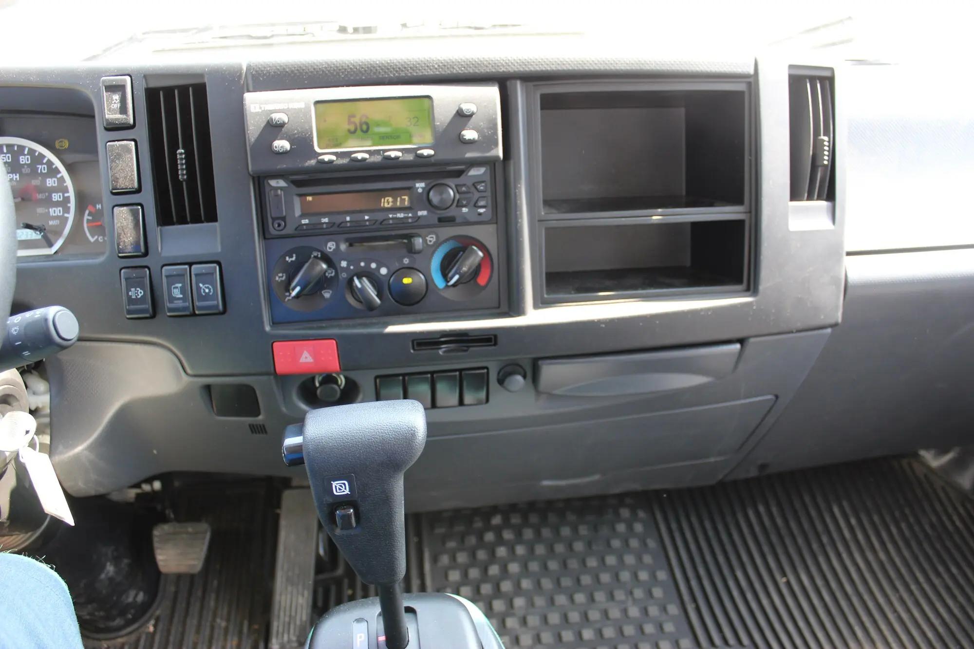 2024 Isuzu NRR in Wilmington, MA — photo 24