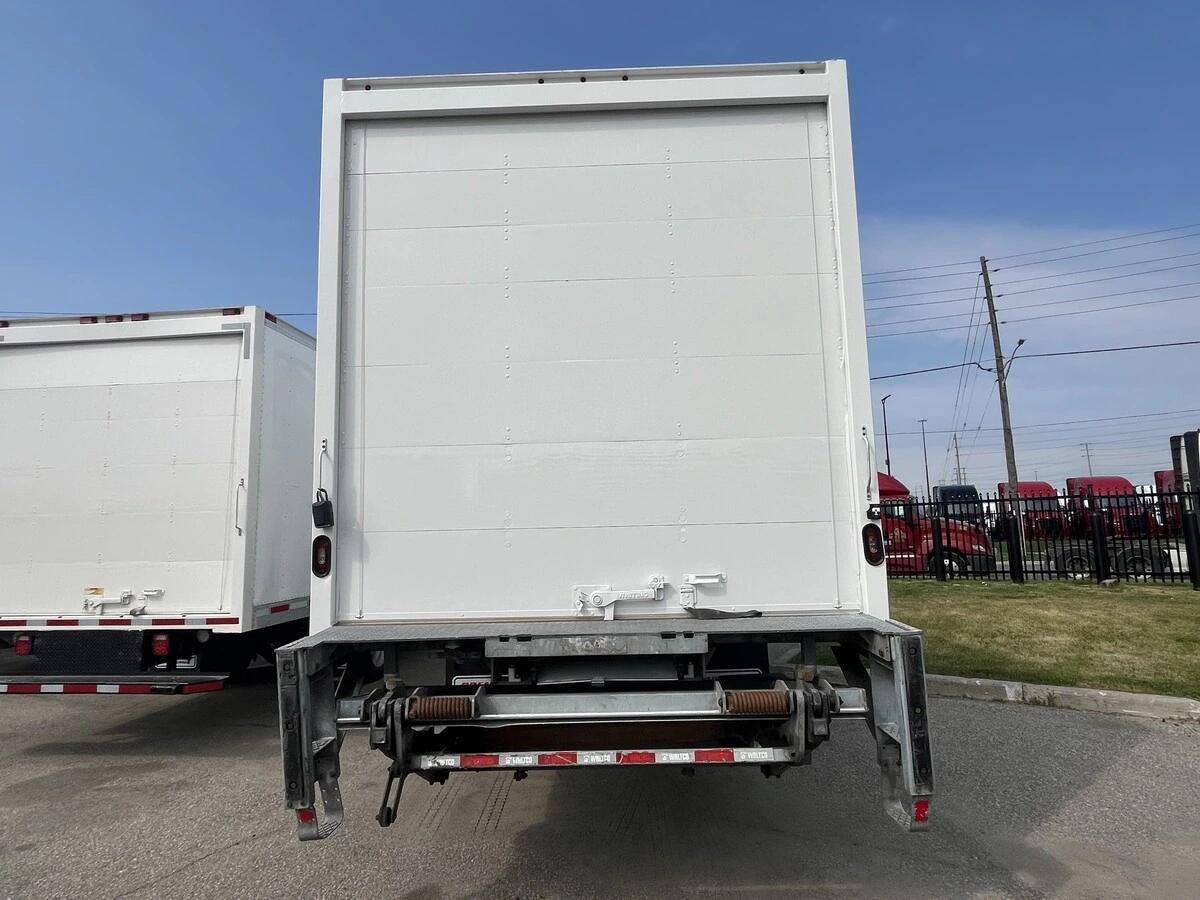 2019 Freightliner M2 106 — photo 8