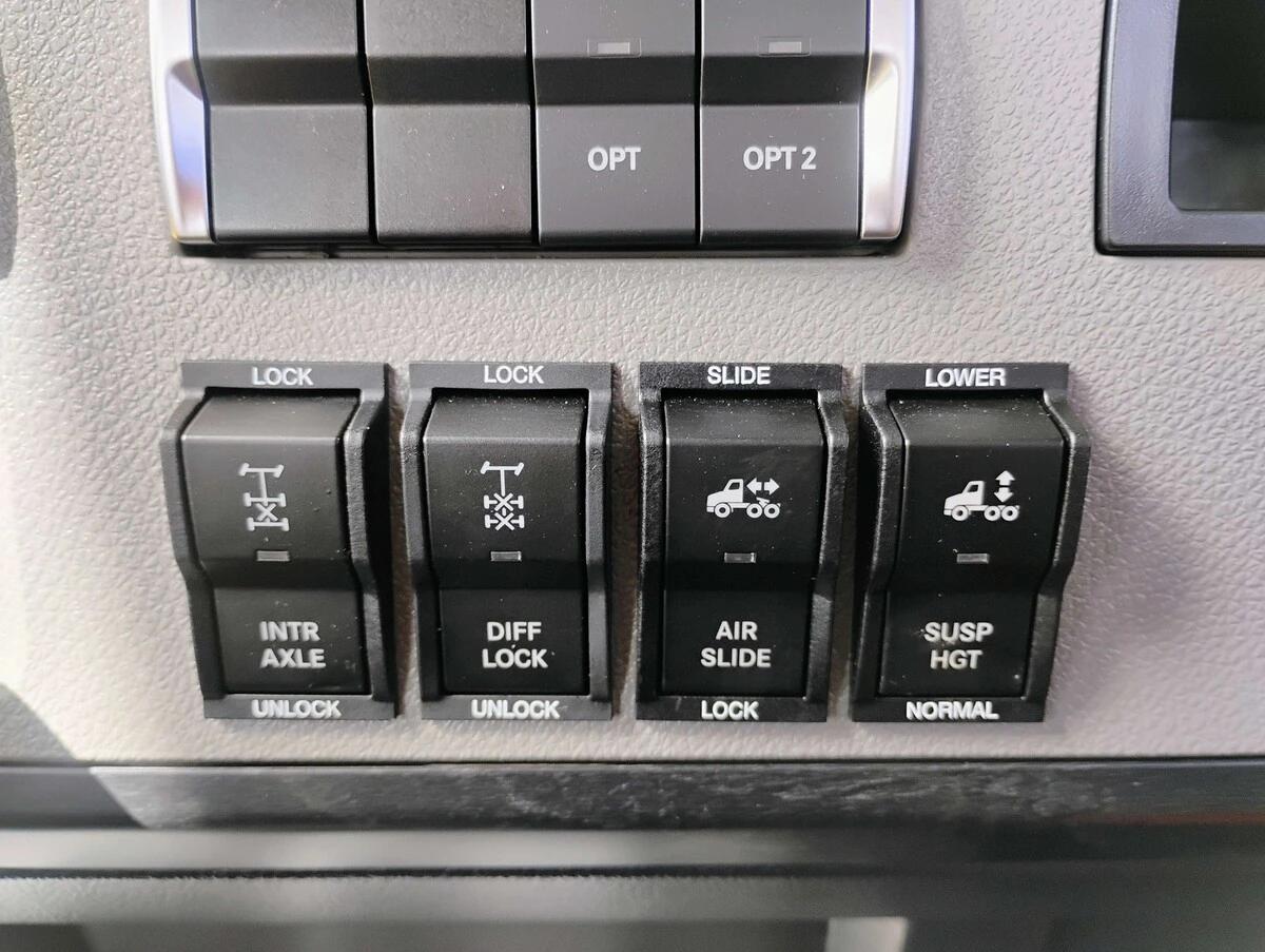 2027 Freightliner Cascadia — photo 15
