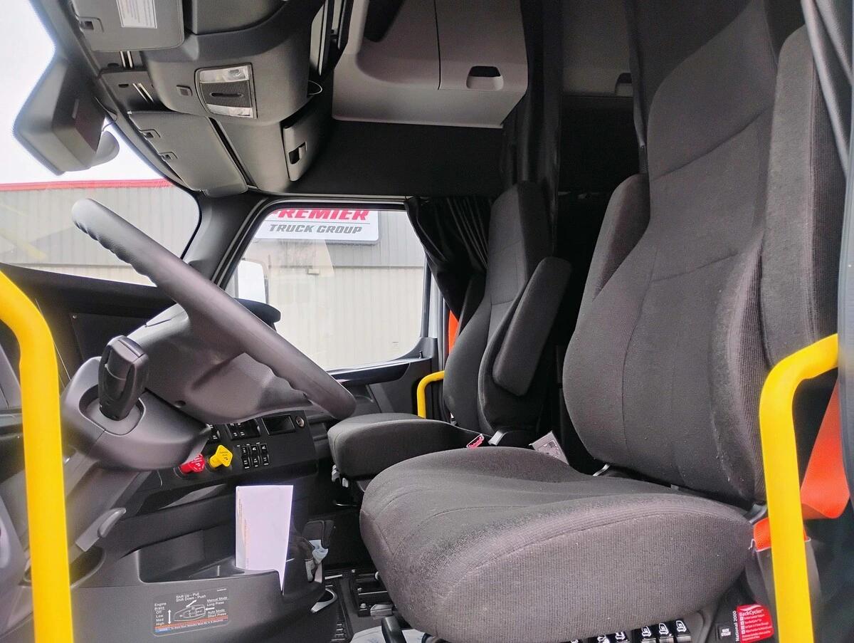 2024 Freightliner Cascadia in Chattanooga, TN — photo 16