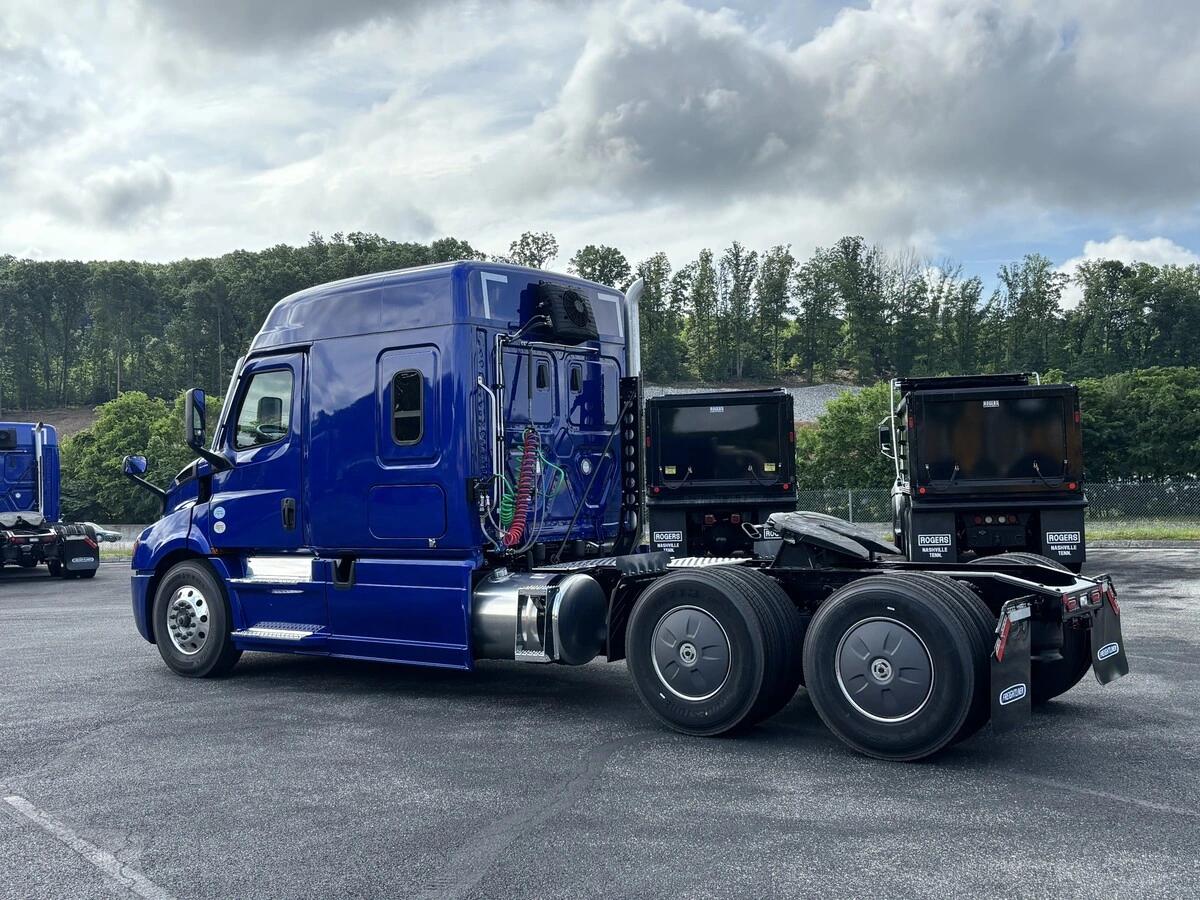 2026 Freightliner Cascadia in Knoxville, TN — photo 7