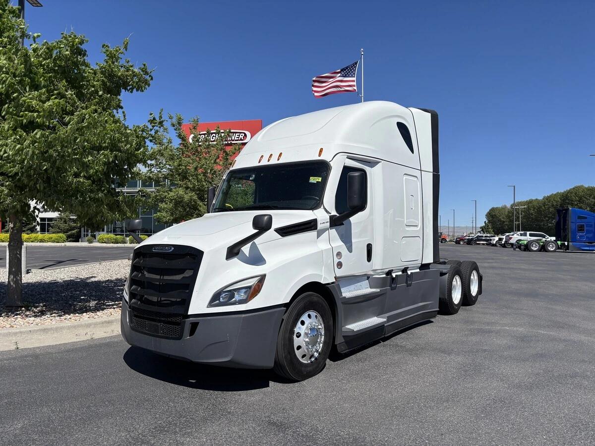 2025 Freightliner Cascadia