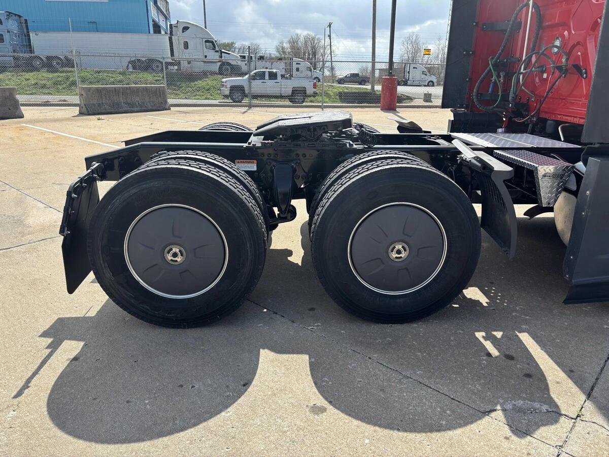 2022 Freightliner Cascadia in Tulsa, OK — photo 6