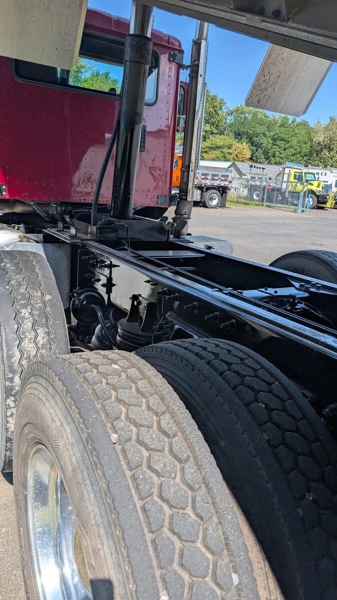 2019 International HX in Warminster, PA — photo 32