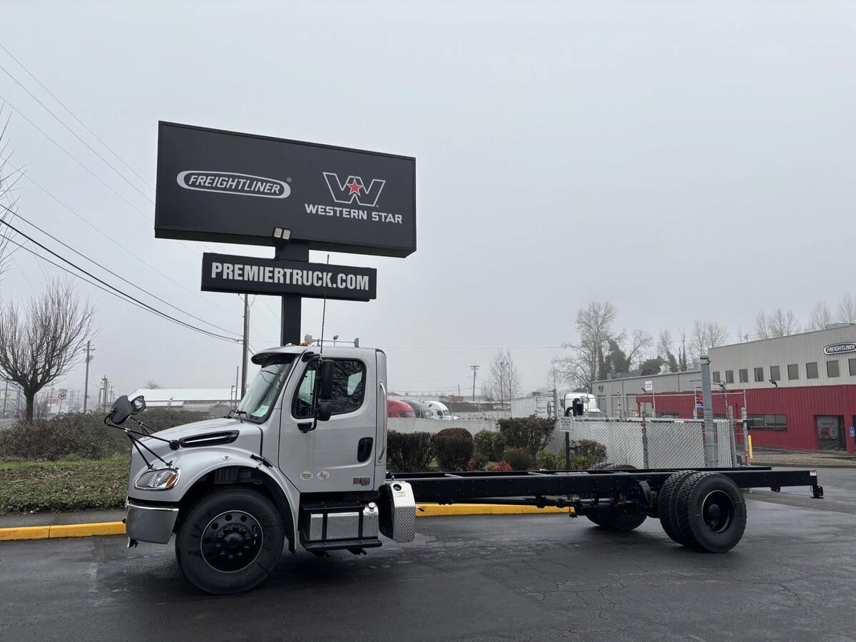 2025 Freightliner M2 106 in Portland, OR — photo 2