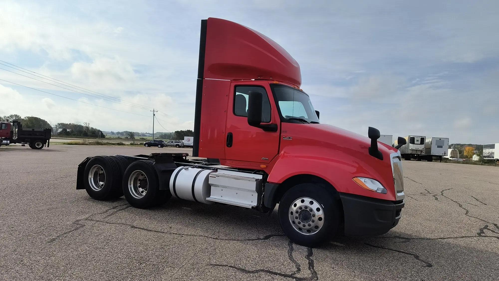 2019 International LT in Chippewa Falls, WI — photo 3