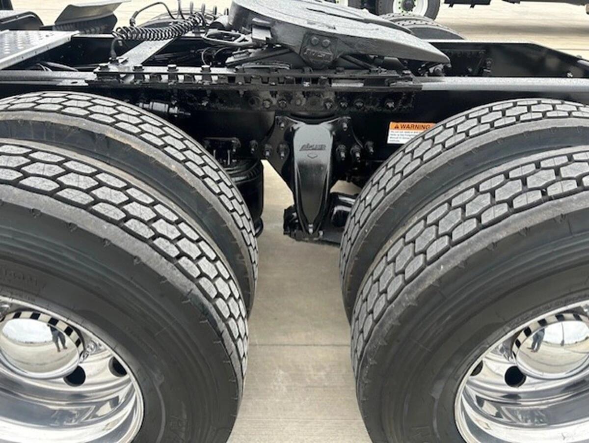2022 Freightliner Cascadia — photo 10