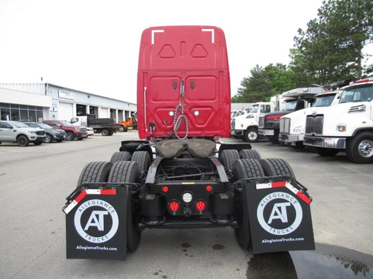 2020 Freightliner Cascadia in Flemington, NJ — photo 5