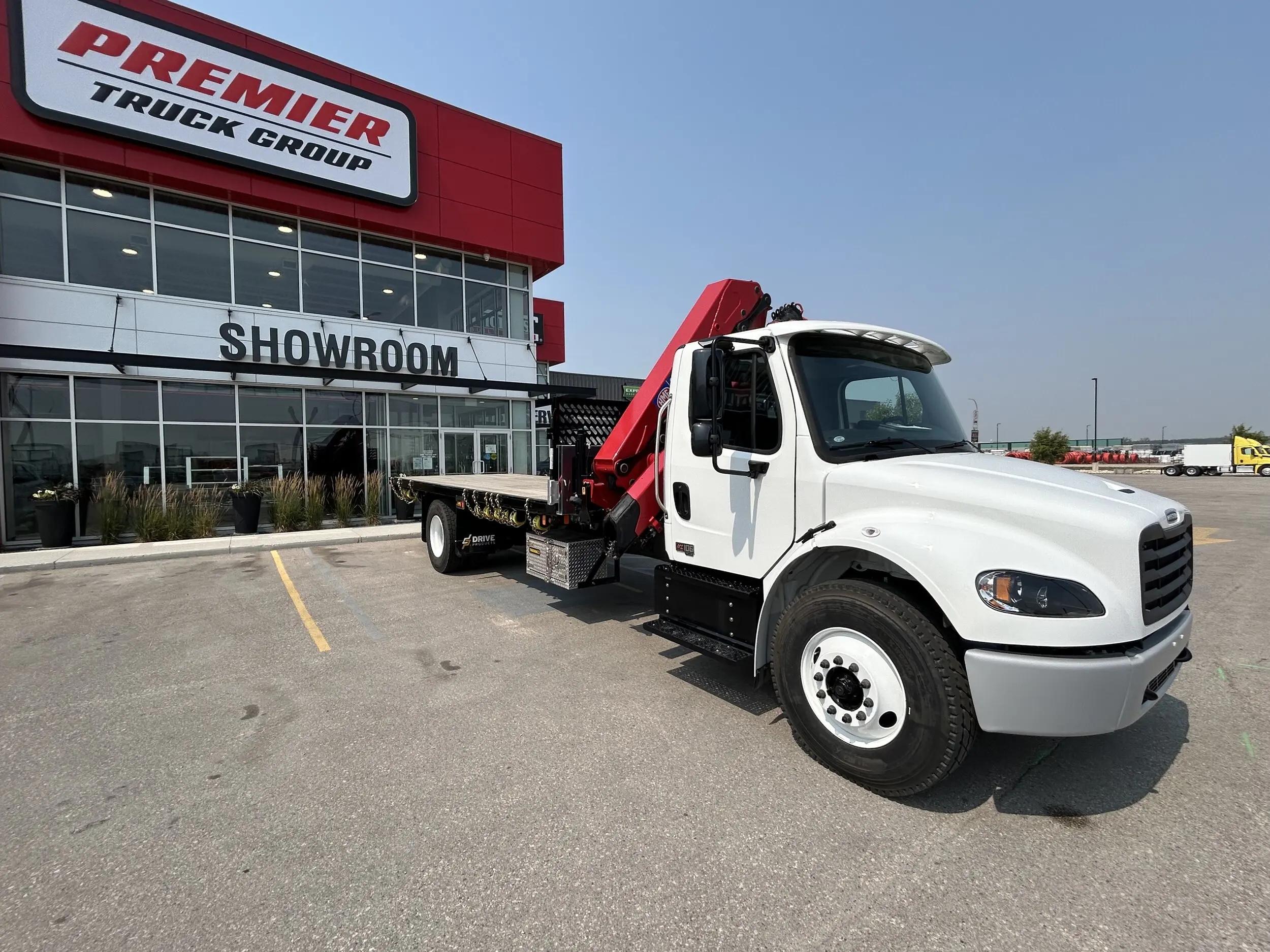2025 Freightliner M2 106 in Mississauga, ON — photo 2