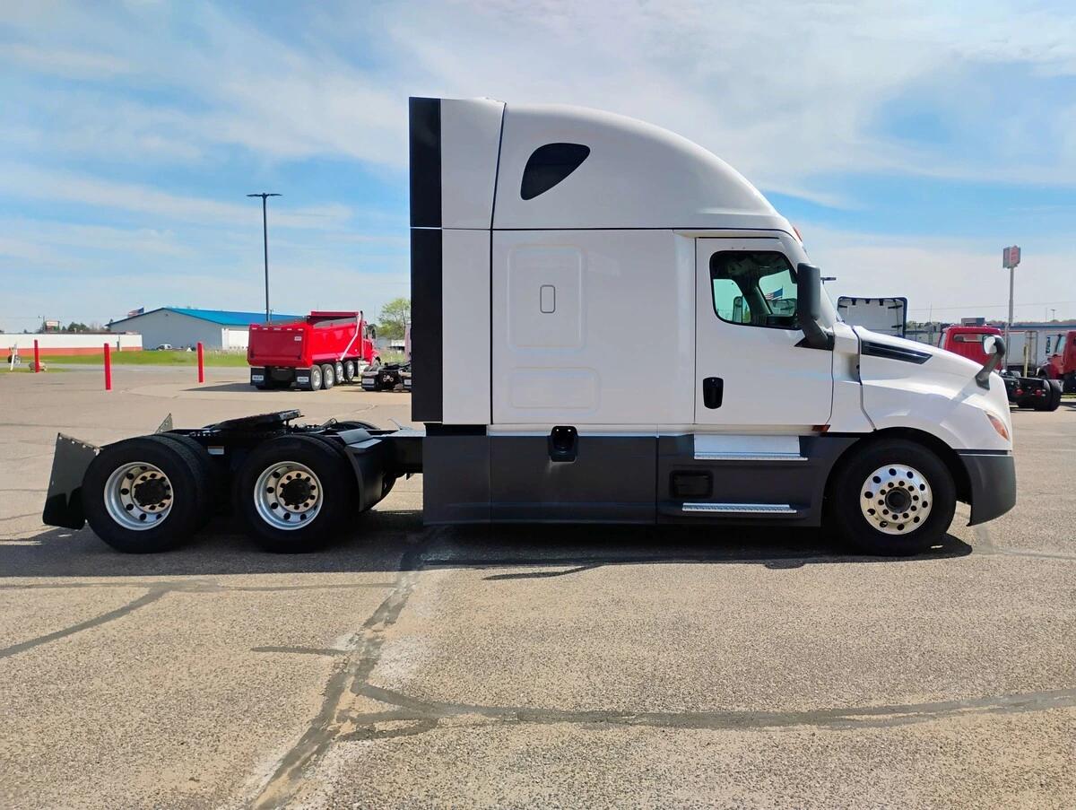 2023 Freightliner Cascadia in Chattanooga, TN — photo 4