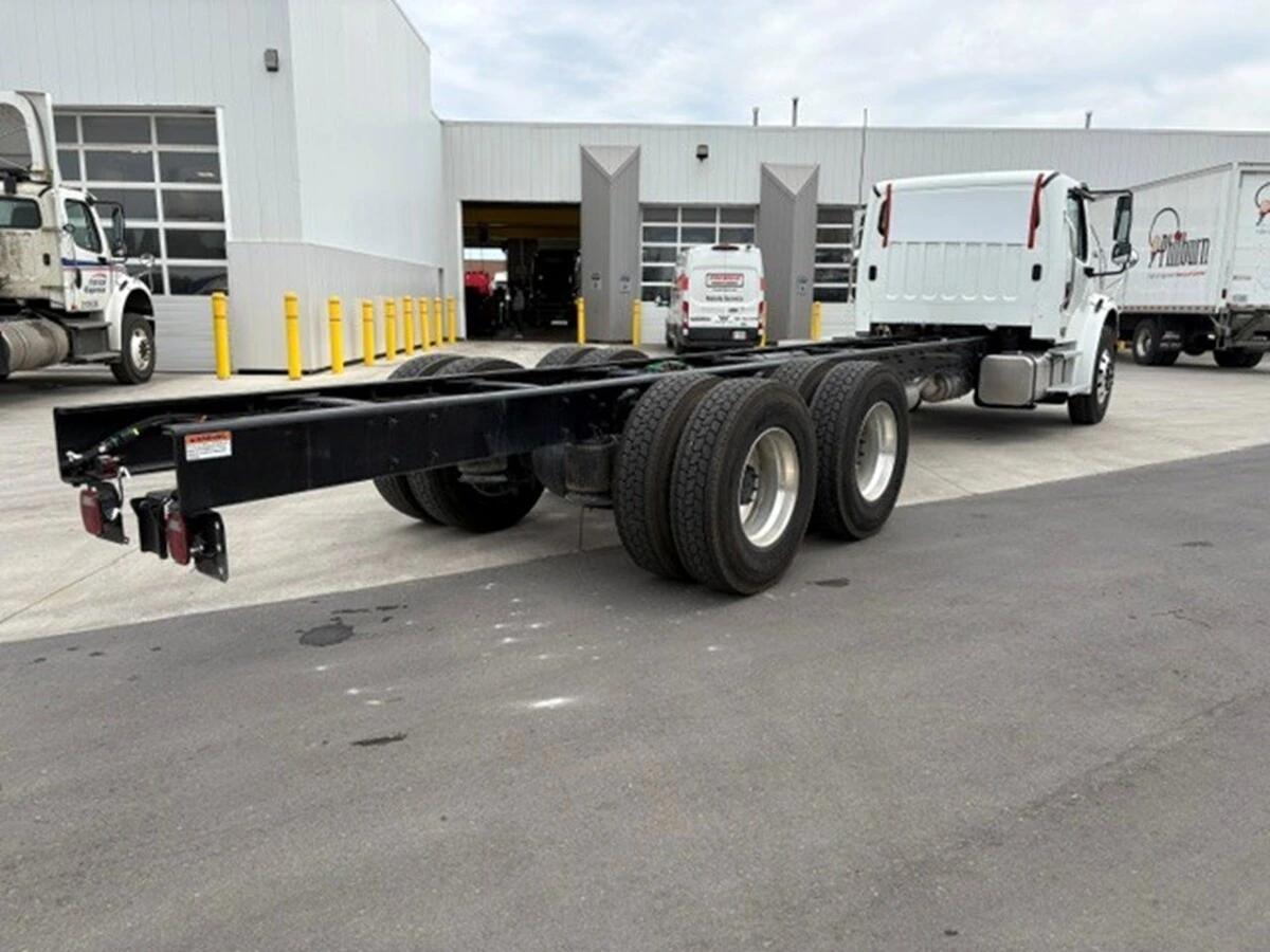 2027 Freightliner M2 106 — photo 5