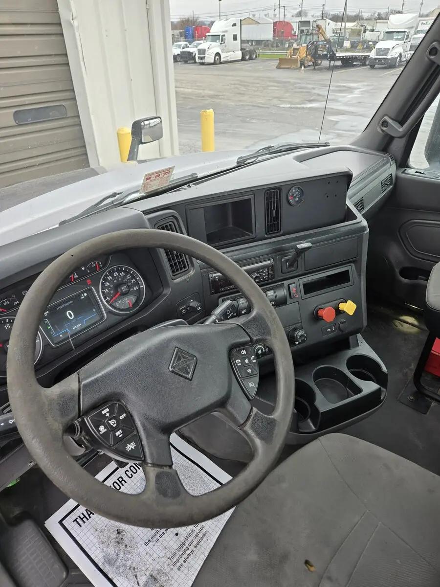 2019 International LT in Louisville, KY — photo 9