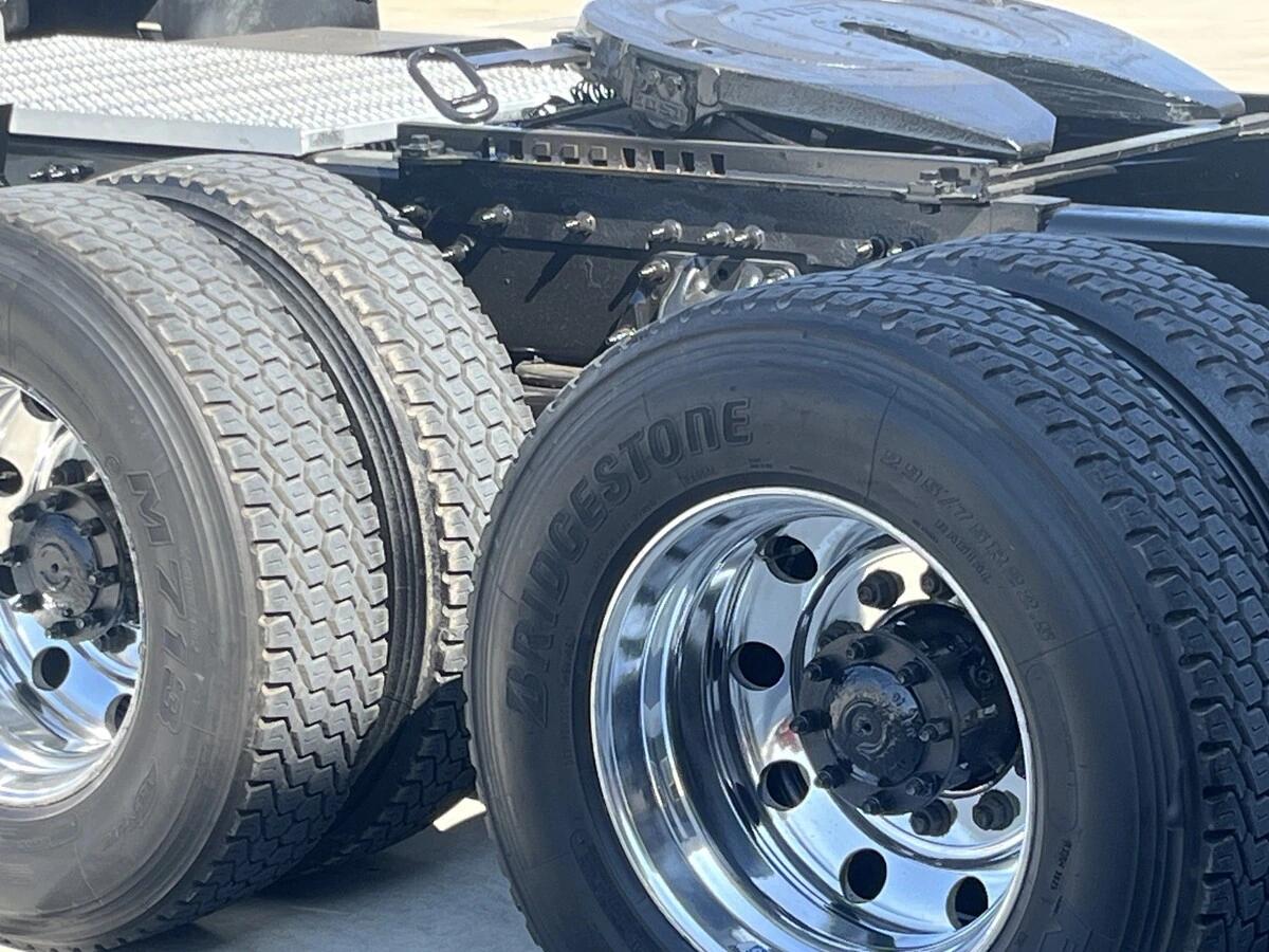 2023 Peterbilt 579 in Kansas City, MO — photo 4