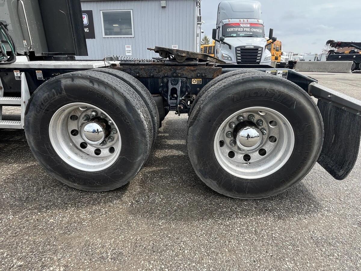 2023 Peterbilt 579 in Mississauga, ON — photo 10