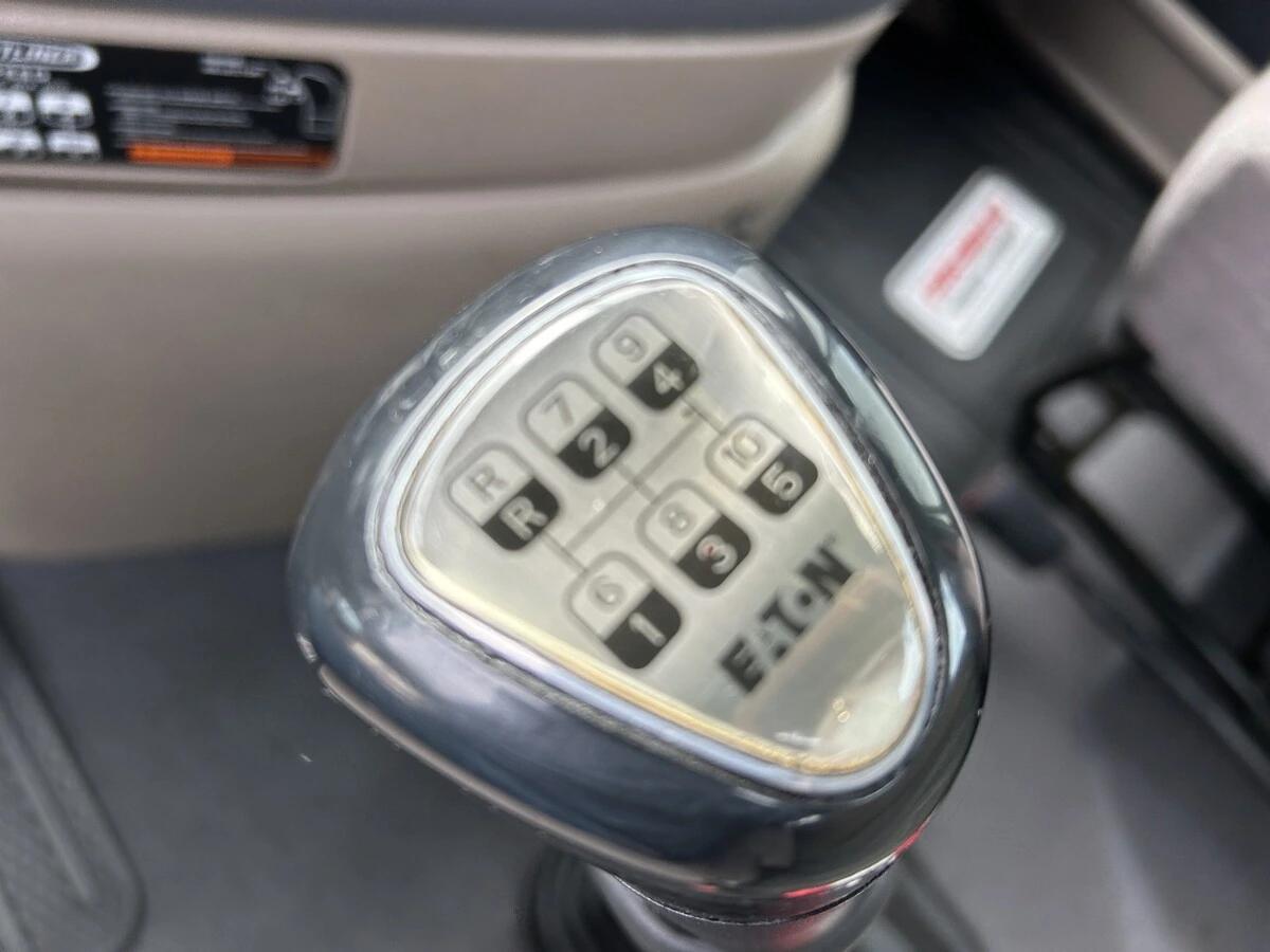 2014 Freightliner Cascadia — photo 22