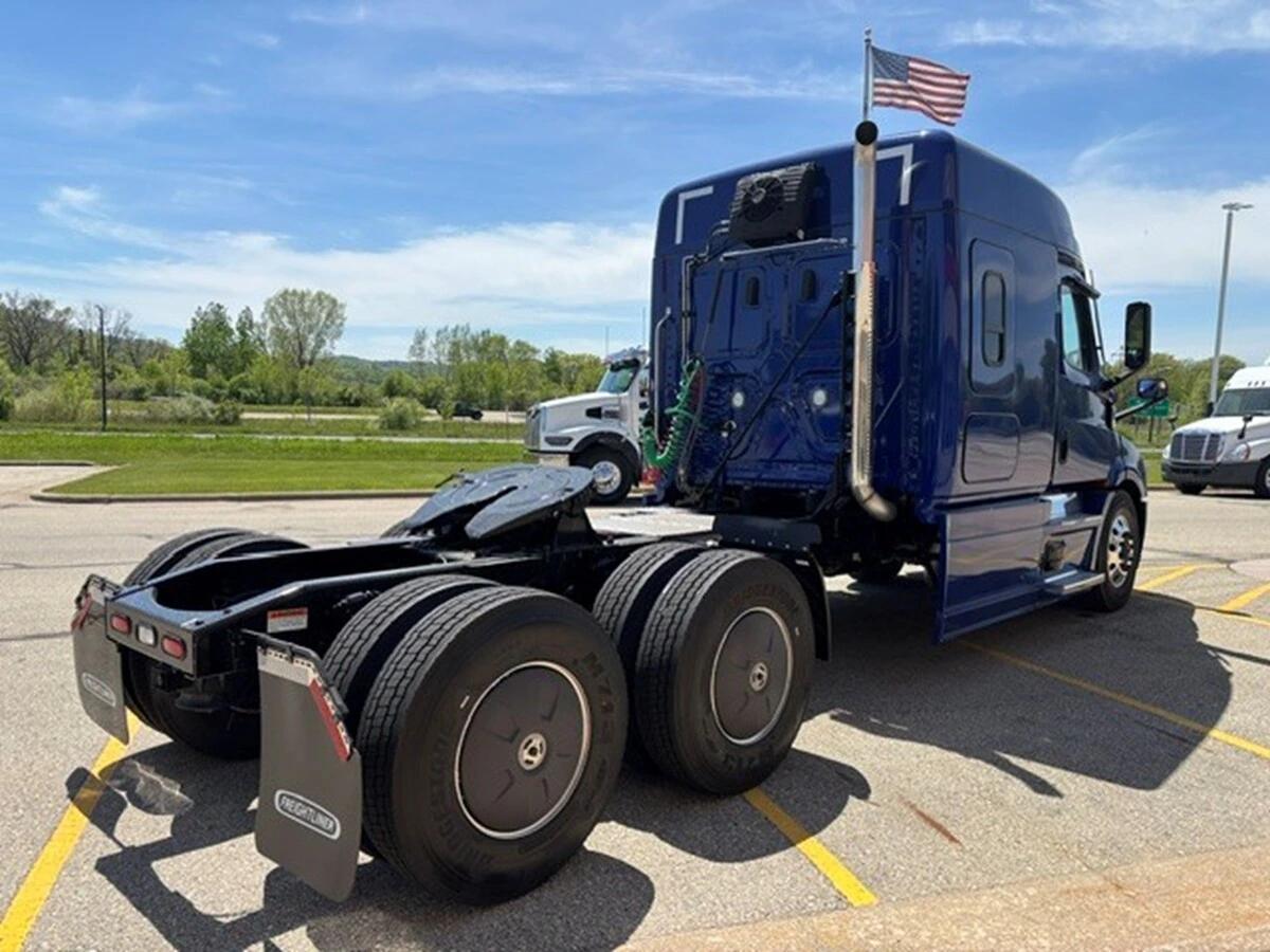 2026 Freightliner Cascadia in Knoxville, TN — photo 5