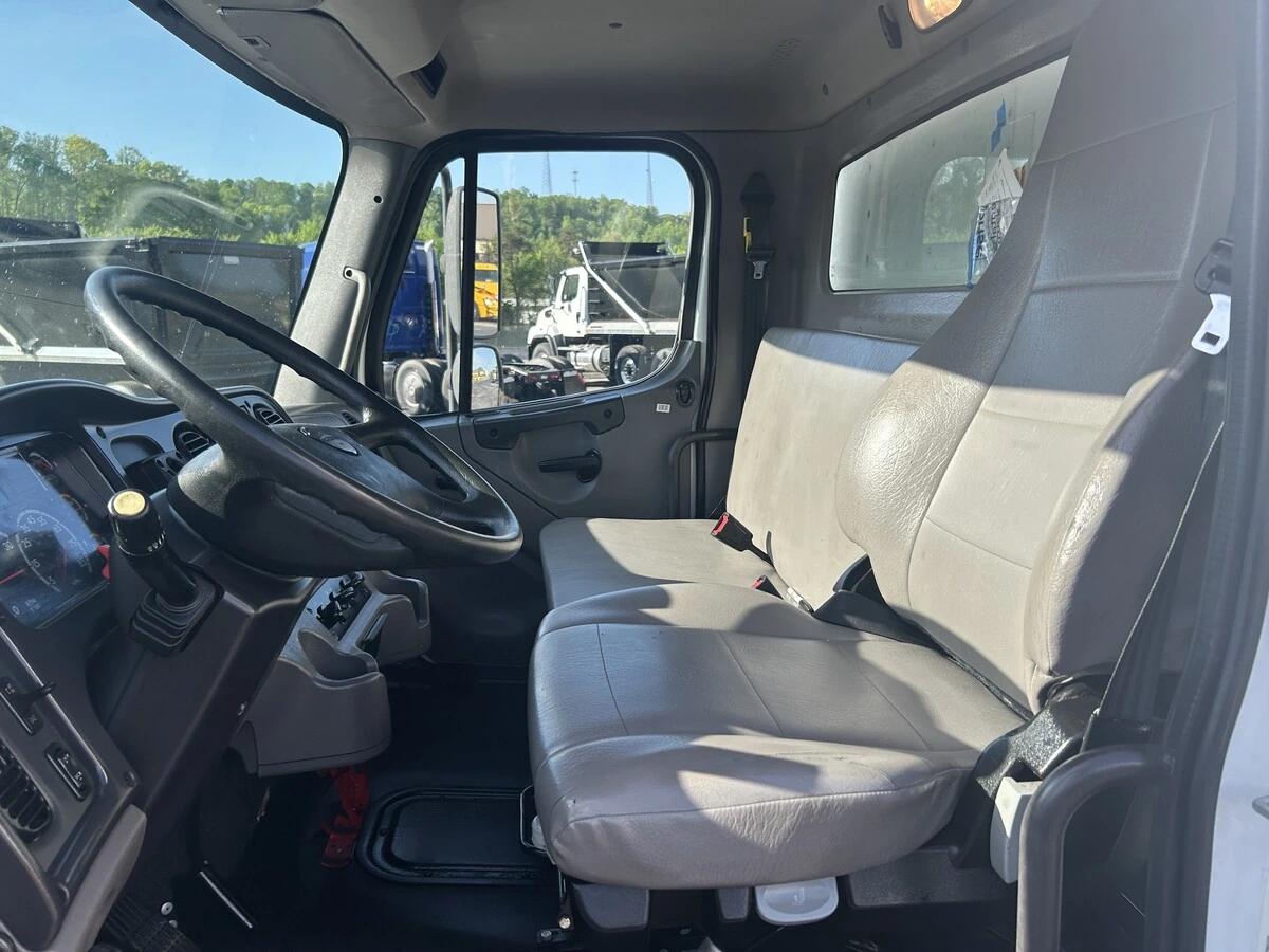 2023 Freightliner M2 106 — photo 12