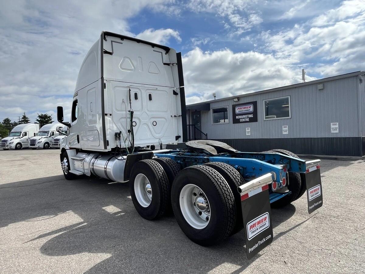 2019 Freightliner Cascadia — photo 13