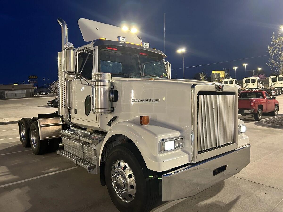 2022 Western Star 4900 — photo 3