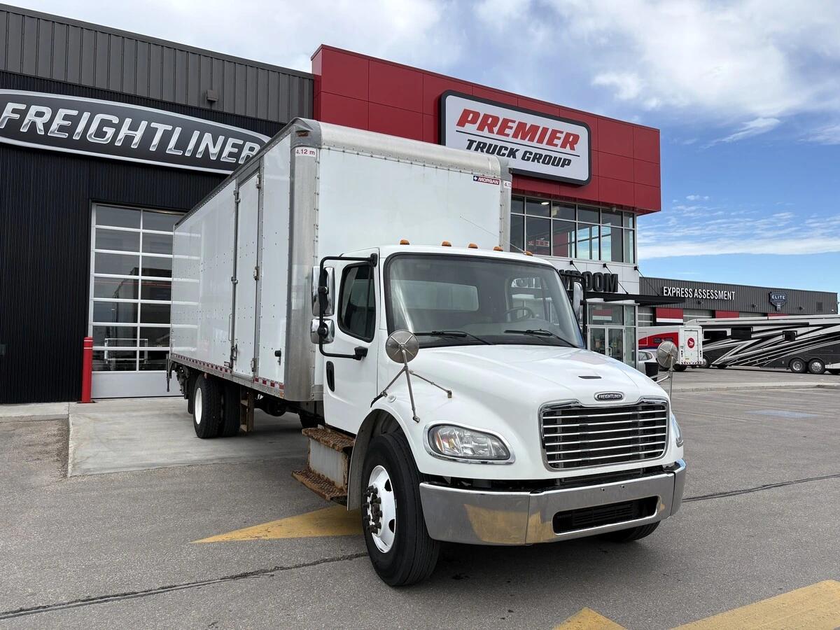 2019 Freightliner M2 106 — photo 3