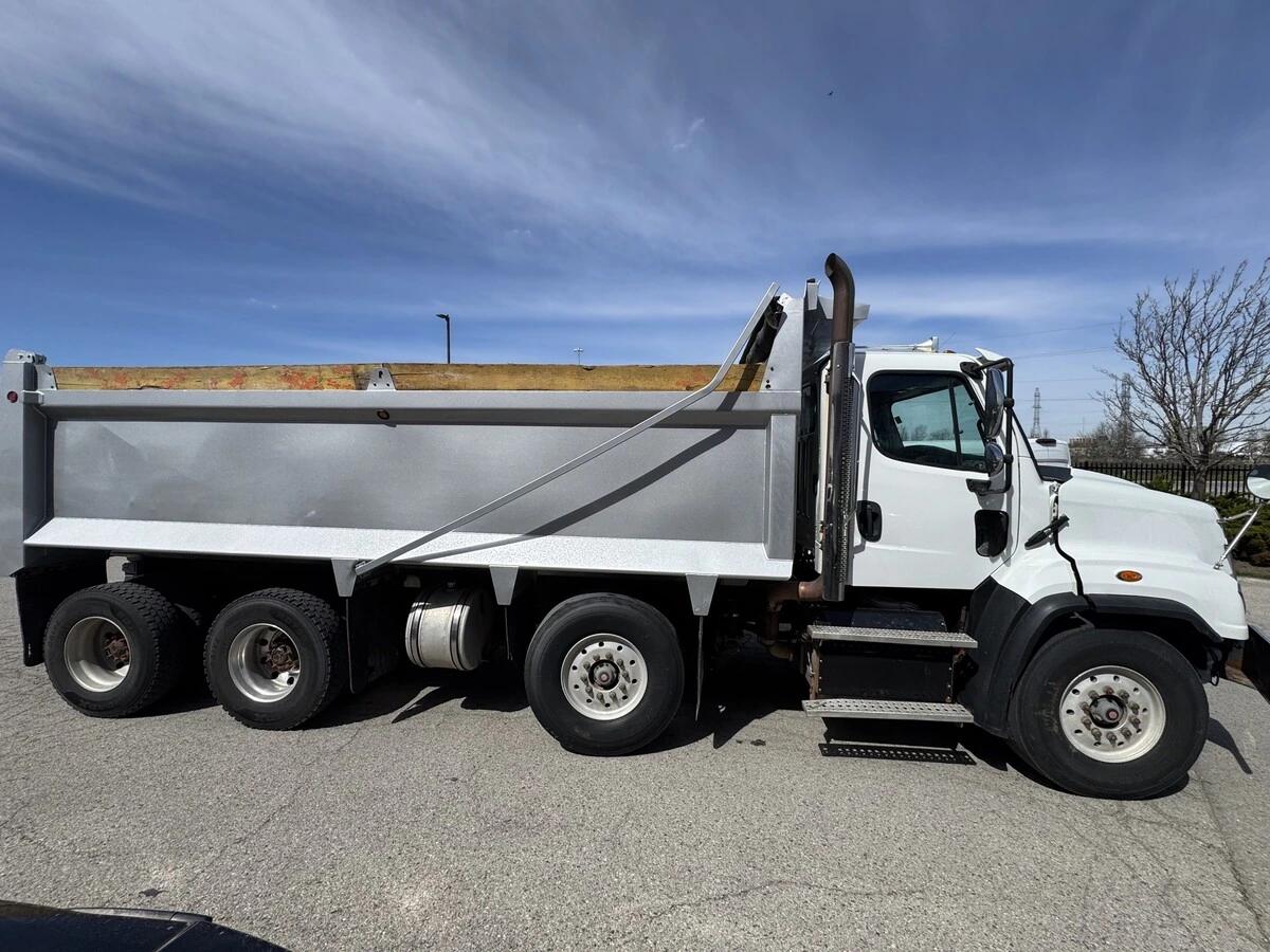 2013 Freightliner 114SD — photo 7
