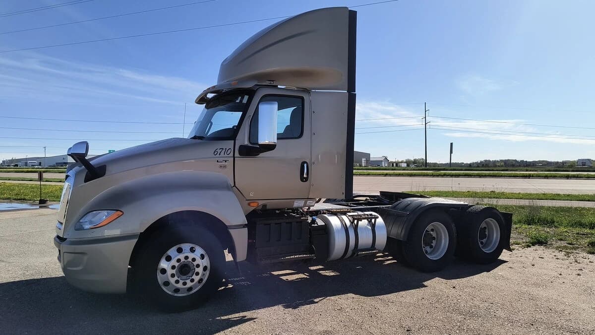 2019 International LT in Duluth, MN — photo 2