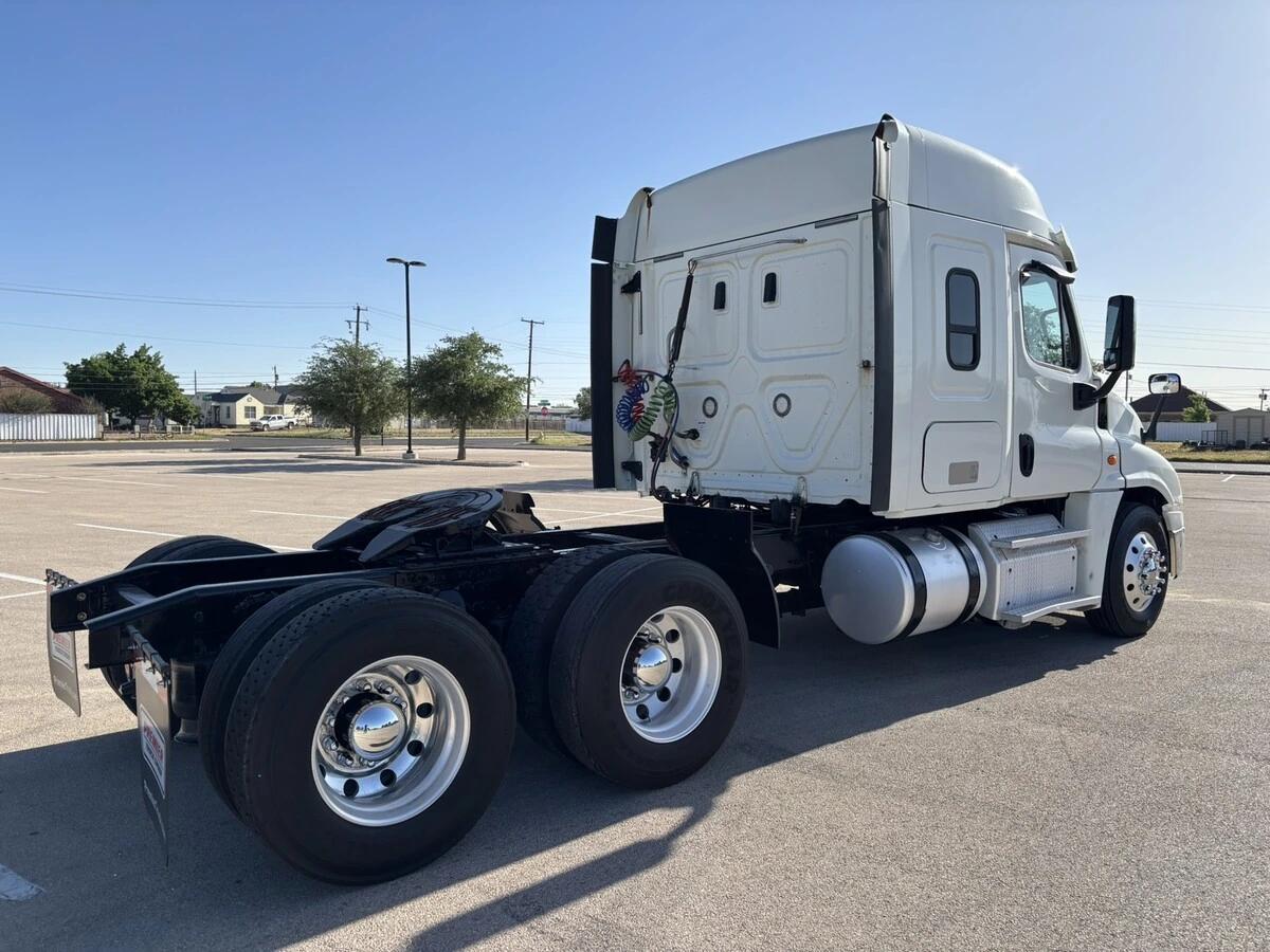 2018 Freightliner Cascadia — photo 5