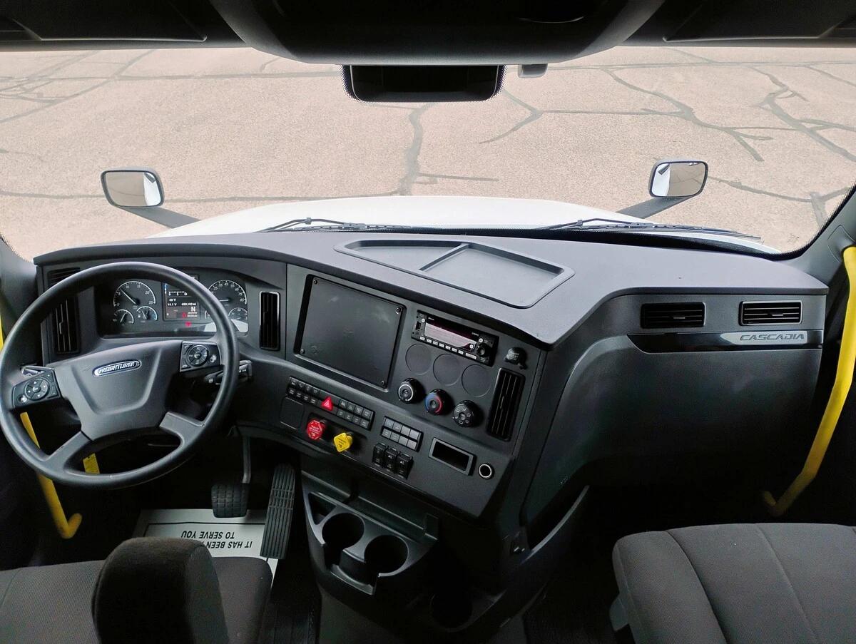 2024 Freightliner Cascadia in Chattanooga, TN — photo 17