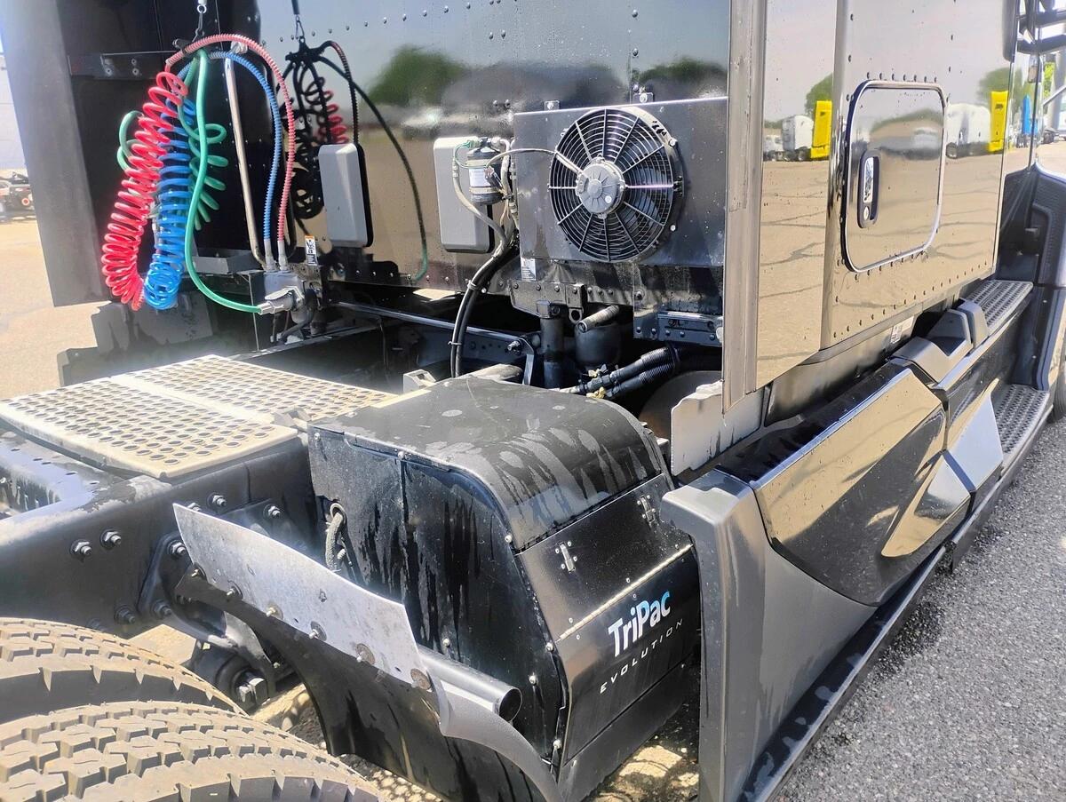 2023 Kenworth T680 — photo 11