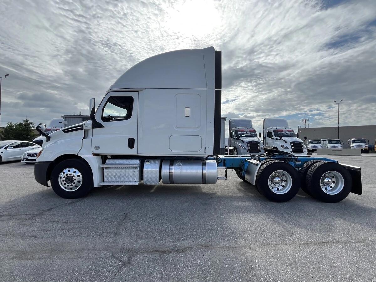 2019 Freightliner Cascadia — photo 12