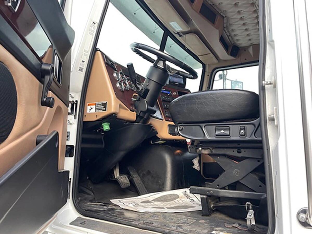 2020 Western Star 4700 in Warminster, PA — photo 27