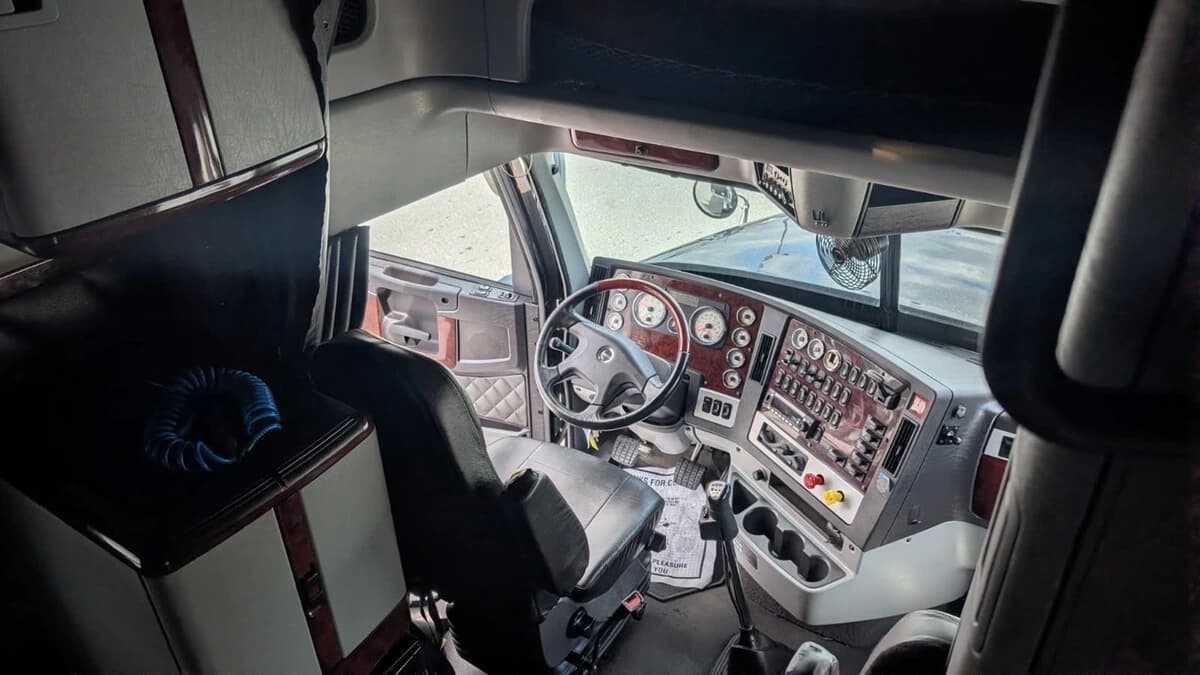 2022 Freightliner 122SD — photo 20