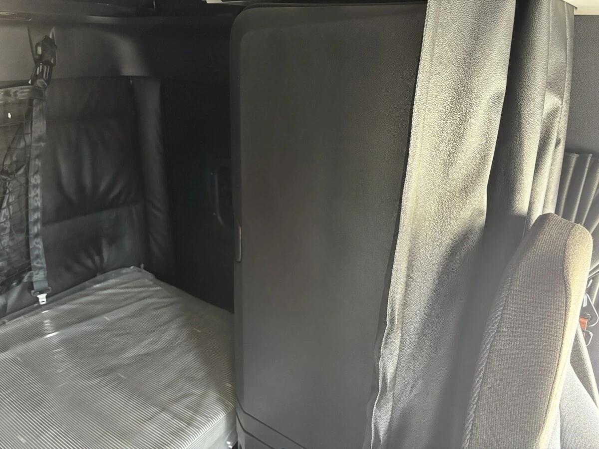 2025 Freightliner Cascadia — photo 14