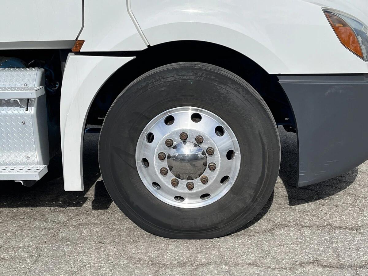 2019 Freightliner Cascadia — photo 4