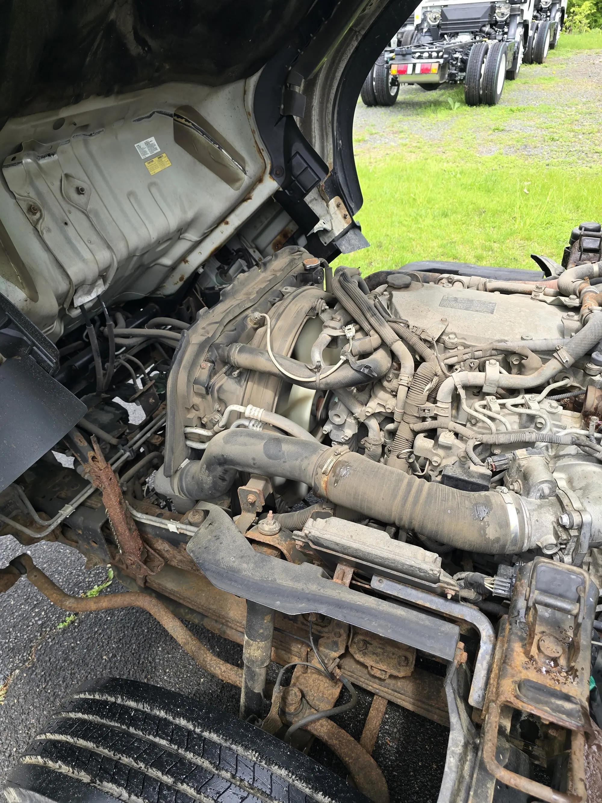 2013 Isuzu NQR in Danbury, CT — photo 15