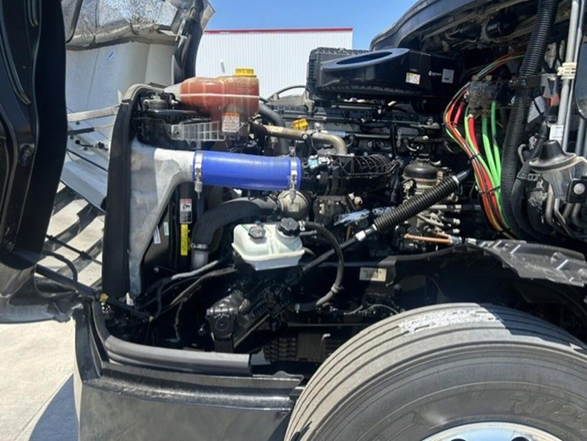 2022 Freightliner Cascadia — photo 14