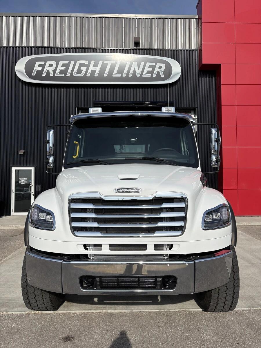 2027 Freightliner M2 106 — photo 2
