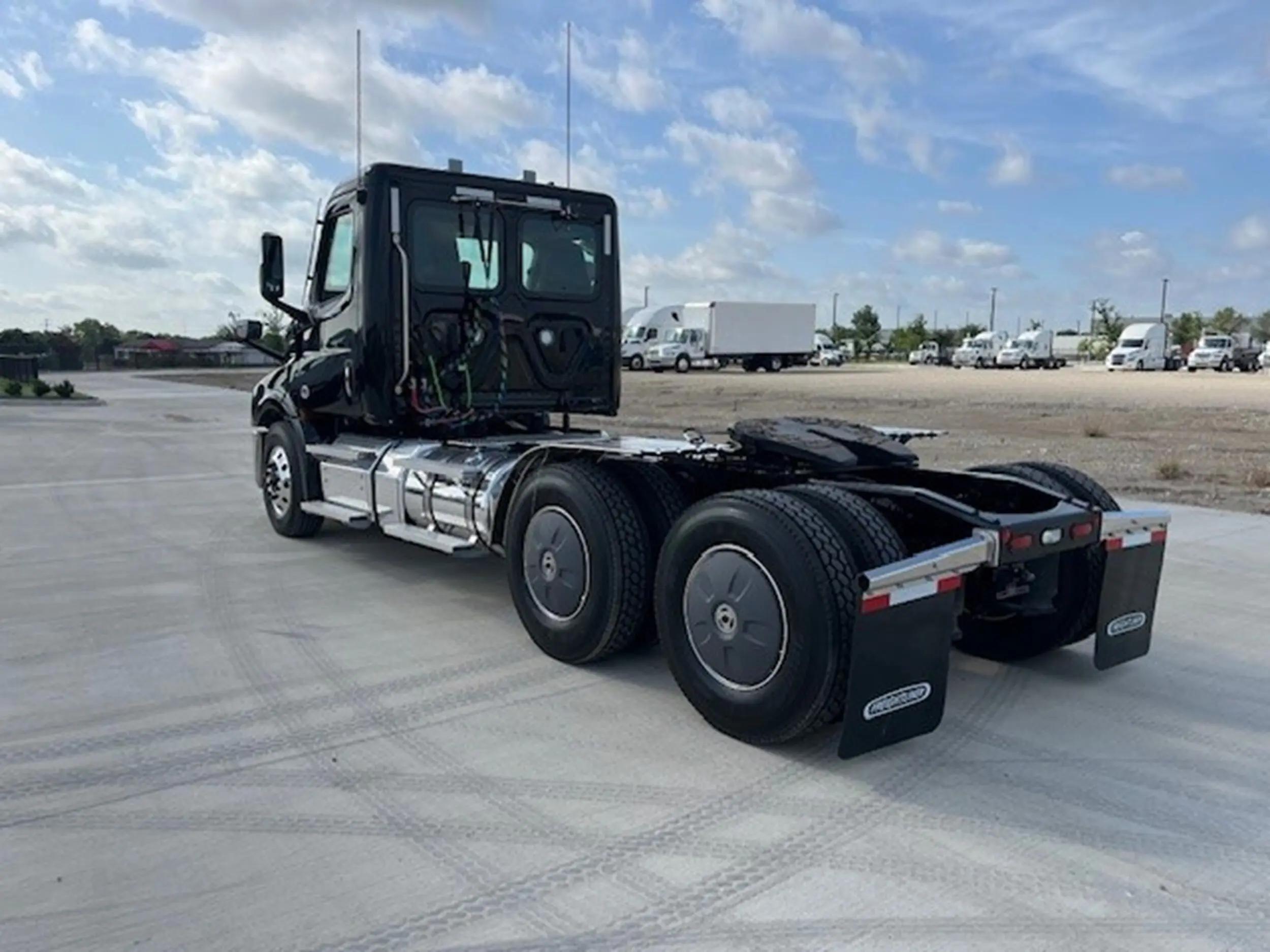2026 Freightliner Cascadia in Fort Worth, TX — photo 7