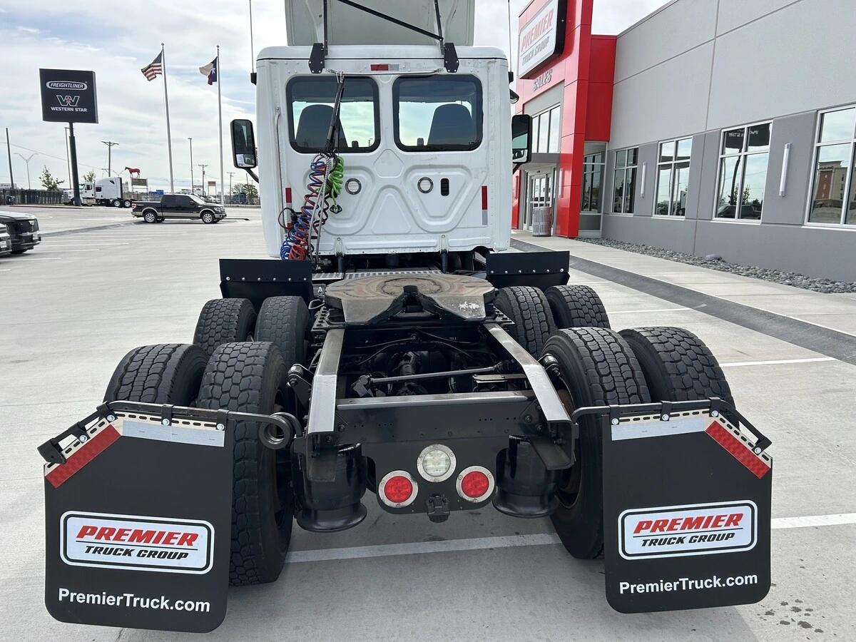 2019 Freightliner Cascadia — photo 10